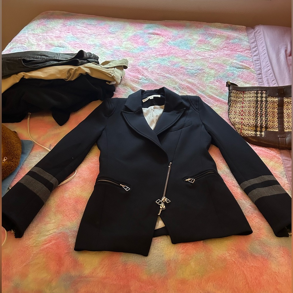 Veronica Beard blazer size 2. Navy. In excellent used condition.